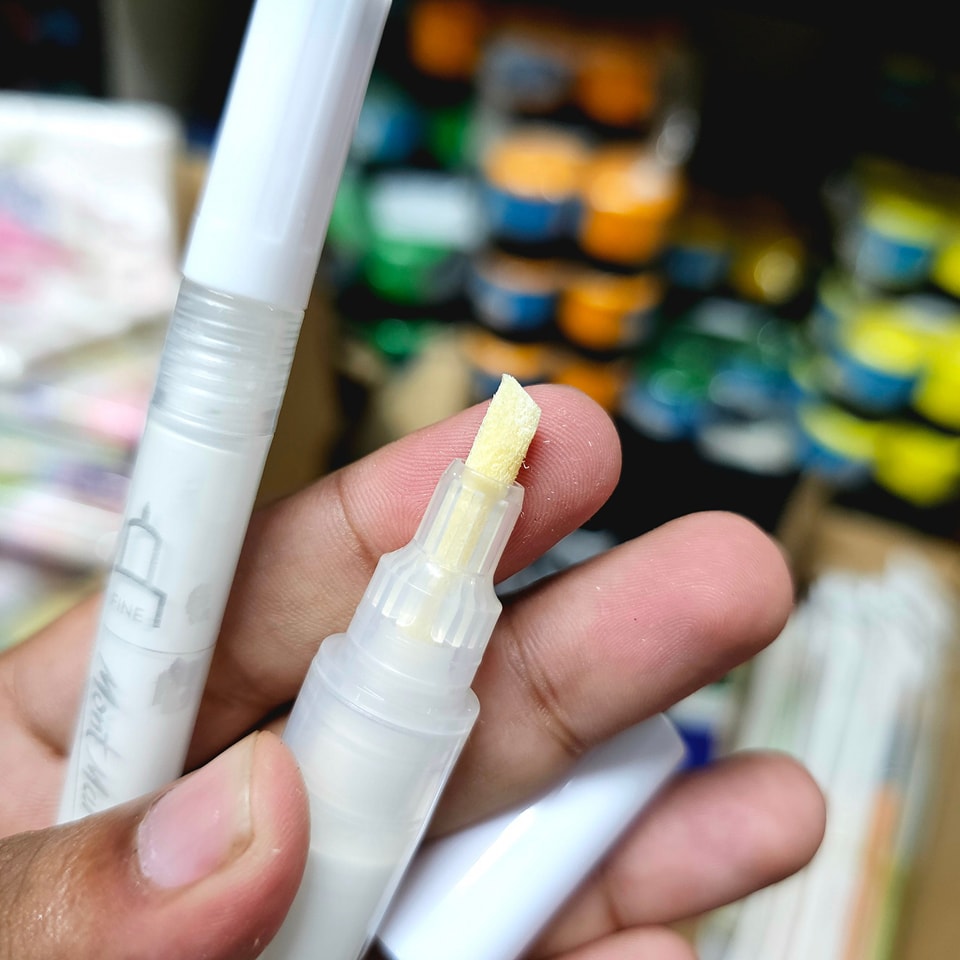 Mont Marte Acrylic Paint Pen White 1pc image 2