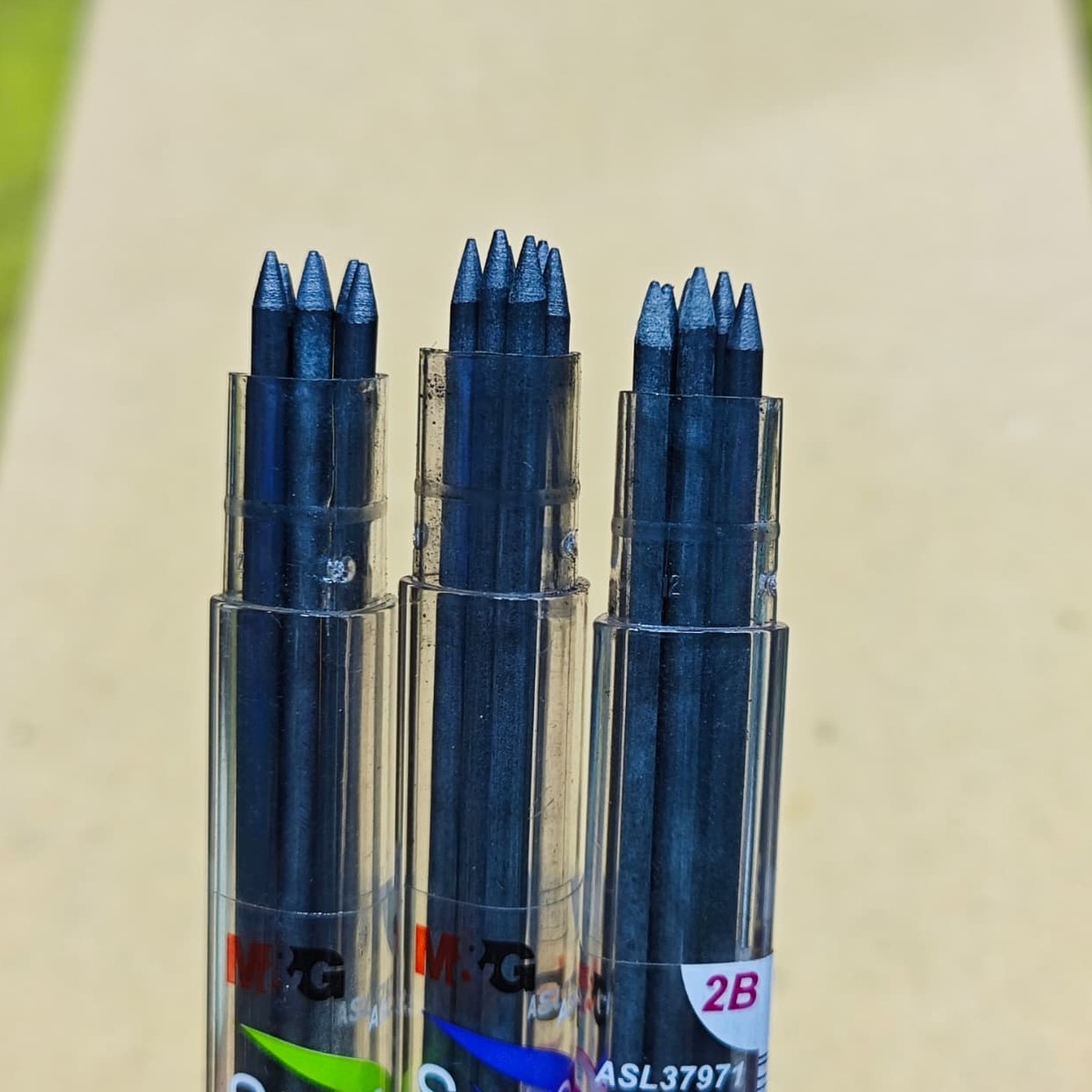 M&G Mechanical Pencil lead 2mm 2b image 2