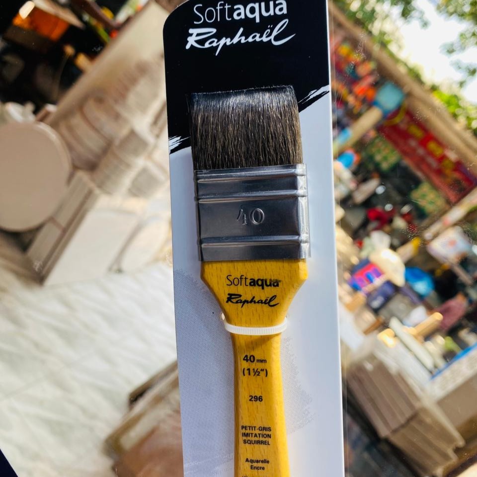 Raphaël  Squirrel hair Soft Aqua Brush - Short Handle, Large Flat, Size 40 image 4