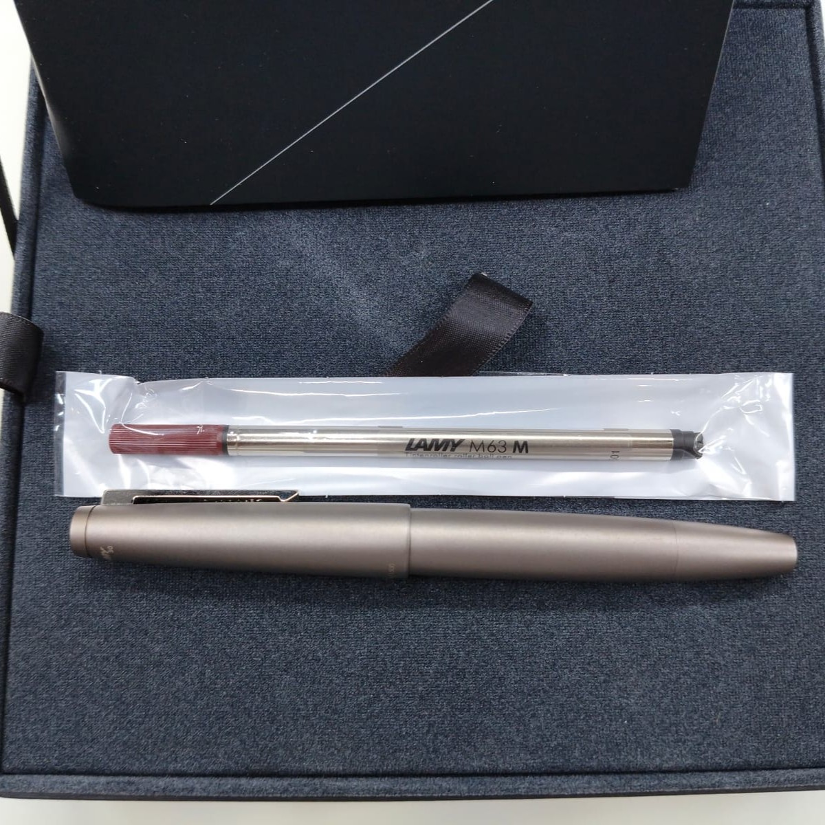 LAMY 2000 Stainless Steel Rollerball Pen image 2